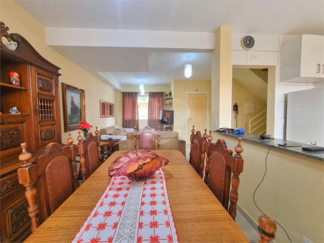 Casa à venda com 3 quartos, sendo 1 suíte,  no condomínio Village St. Louis, São Paulo - SP