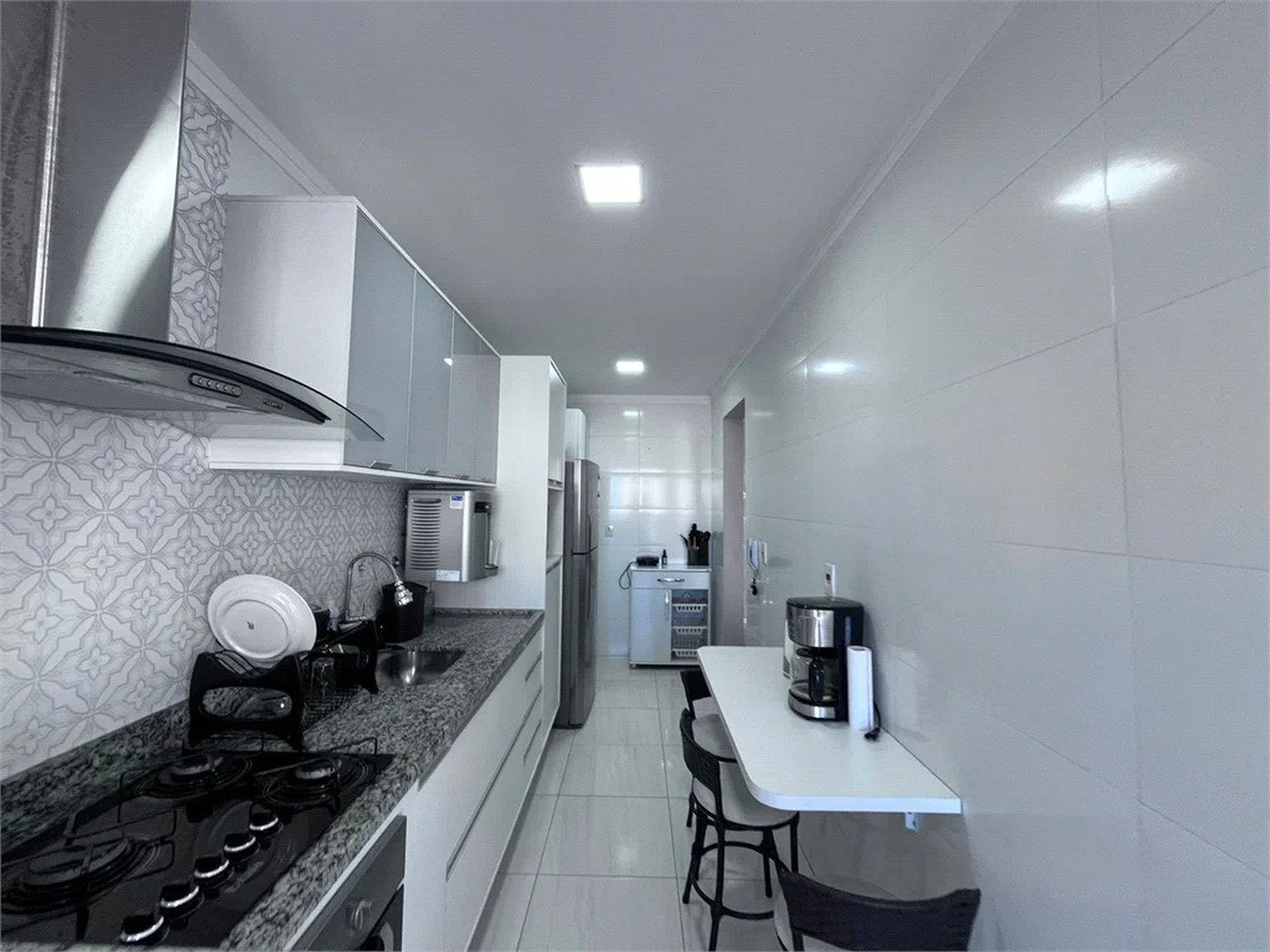 Apartamento à venda com 2 quartos, sendo 1 suíte, em Guilhermina, Praia Grande, SP