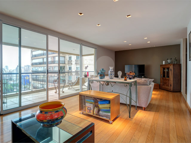 Apartamento à venda com 4 quartos, sendo 3 suítes,  em Brooklin, São Paulo, SP