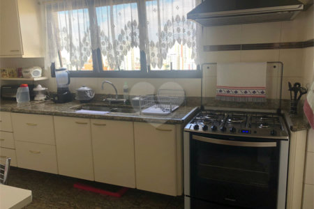 Apartamento na Região do Anália Franco Próximo ao Shopping com 3 Dormitórios sendo 1 Suíte e 2 Vagas de Garagem