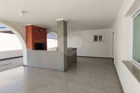 Casa à venda ou para alugar com 3 suítes no condomínio Estância Marambaia, Vinhedo - SP