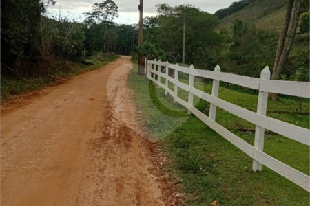 Sítio à venda com 2 quartos em Área Rural de Lagoinha, Lagoinha, SP