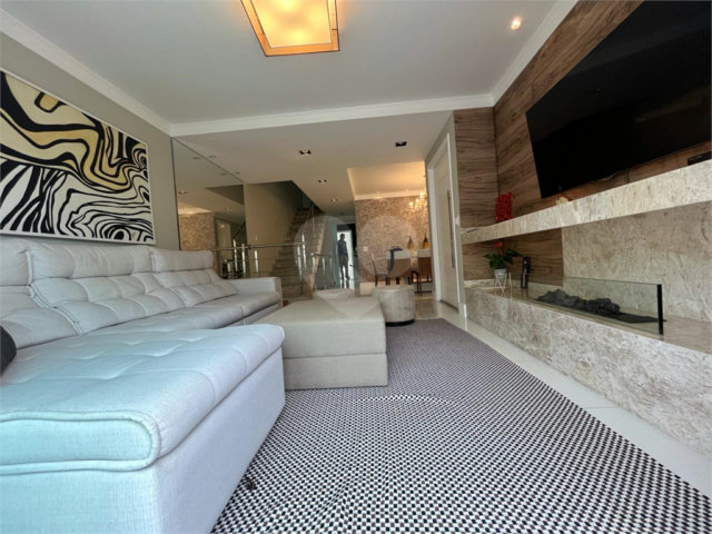 Casa à venda com 4 quartos, sendo 2 suítes,  no condomínio Floradas da Serra, São Paulo - SP