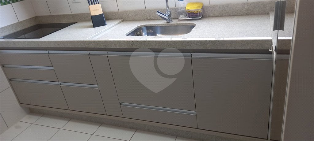 Casa à venda com 3 quartos, sendo 1 suíte, no condomínio Caruatinga, Atibaia - SP
