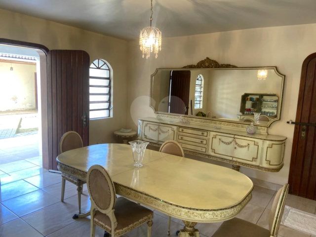 Casa à venda com 5 quartos, sendo 4 suítes,  no condomínio Vilarejo Estoril, Mairiporã - SP
