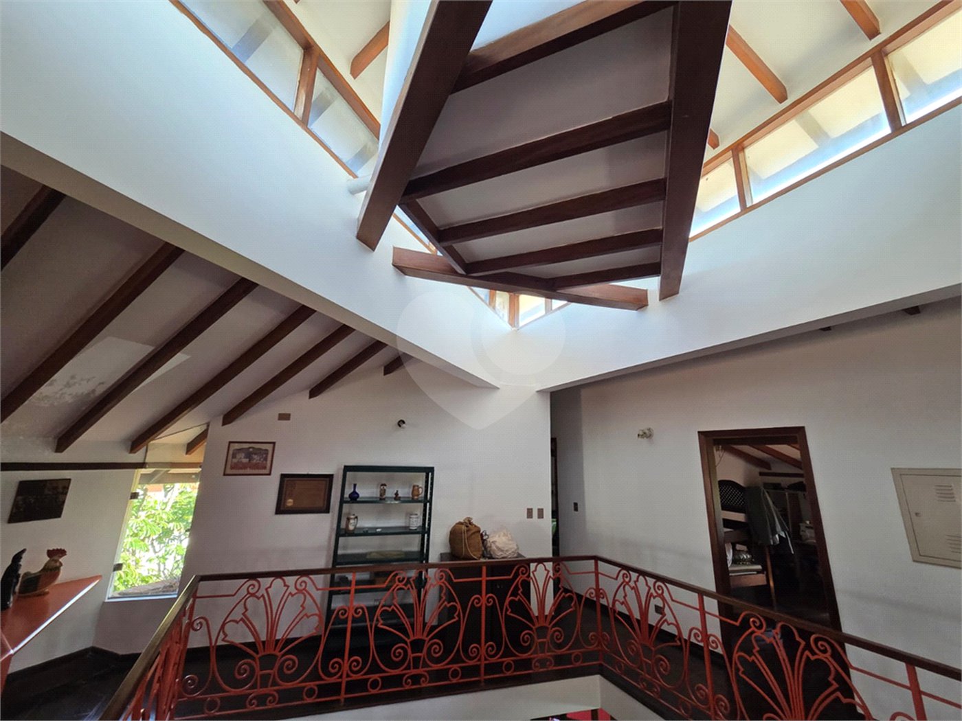 Casa à venda com 4 quartos, sendo 2 suítes, em Cidade São Francisco, São Paulo, SP