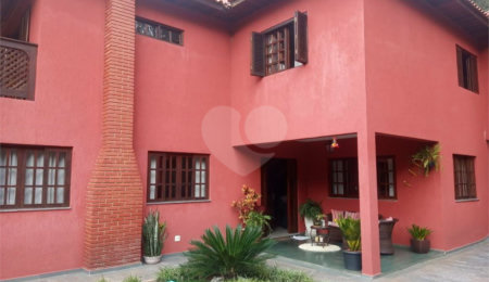 Casa à venda com 3 quartos, sendo 2 suítes,  no condomínio Alpes da Cantareira, Mairiporã - SP