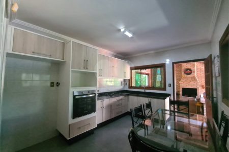 Casa à venda com 3 suítes no condomínio Portal do Sabiá, Araçoiaba da Serra - SP