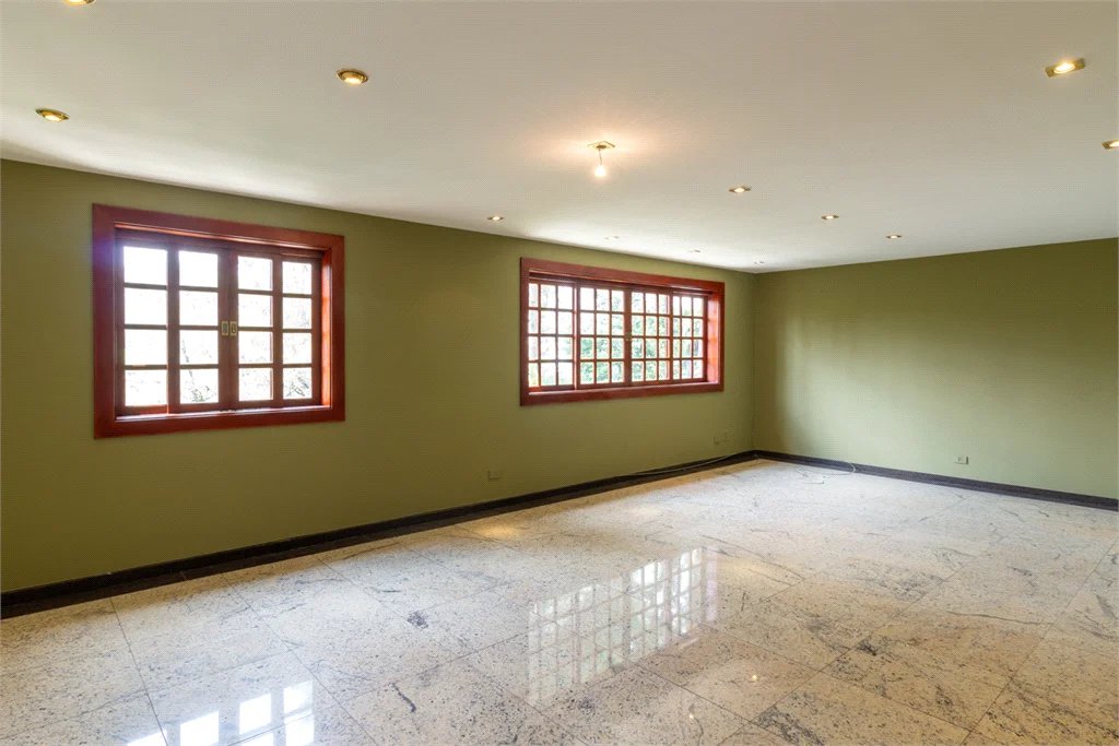 Casa à venda com 4 quartos, sendo 3 suítes,  no condomínio Vila das Flores, São Paulo - SP