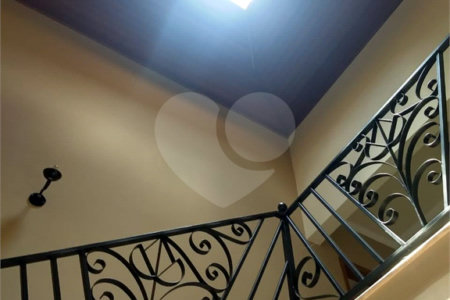 Casa à venda com 4 quartos, sendo 2 suítes, em Vila Petrópolis, Atibaia, SP