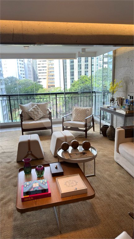 Apartamento à venda com 3 quartos, sendo 1 suíte,  em Jardim Paulista, São Paulo, SP