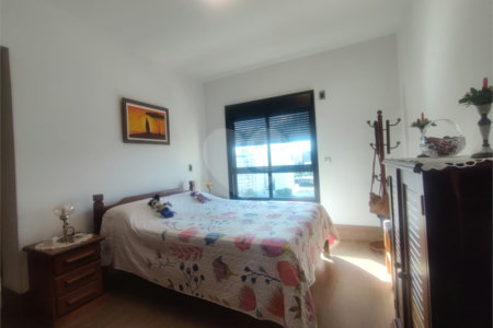 Apartamento à venda com 4 quartos, sendo 3 suítes, em Aclimação, São Paulo, SP