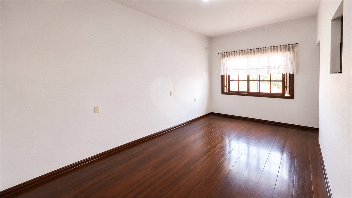 Sobrado à venda com 4 quartos, sendo 2 suítes, em Vila Pires, Santo André, SP