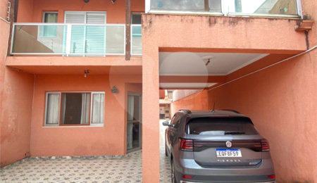 Sobrado à venda com 3 quartos, sendo 1 suíte,  em Jardim dos Ipês, Suzano, SP