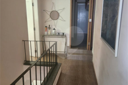 Sobrado à venda com 4 quartos, sendo 1 suíte, em Água Branca, São Paulo, SP