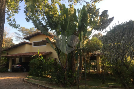 Casa à venda com 5 quartos, sendo 3 suítes, no condomínio Recanto das Flores, Indaiatuba - SP