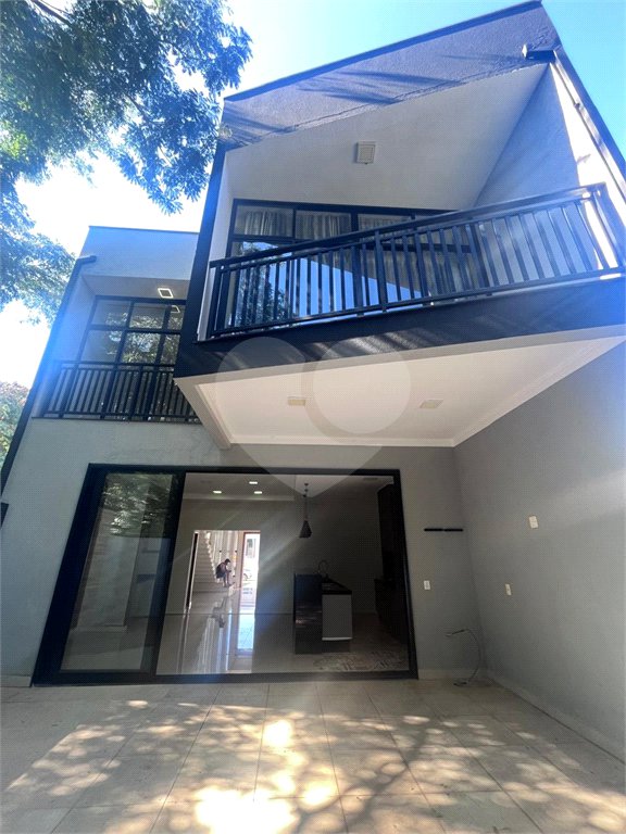 Casa à venda com 3 quartos, sendo 1 suíte, no condomínio Jardim Guarujá, Salto - SP
