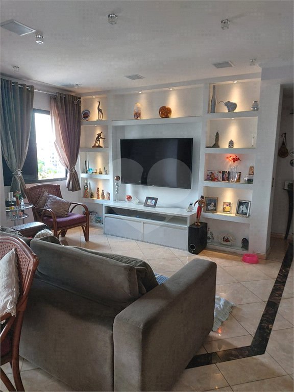 Apartamento à venda com 3 suítes em Vila Regente Feijó, São Paulo, SP