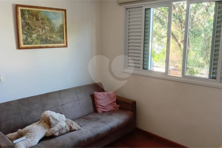 Sobrado à venda com 4 quartos, sendo 2 suítes,  em Vila Gilda, Santo André, SP