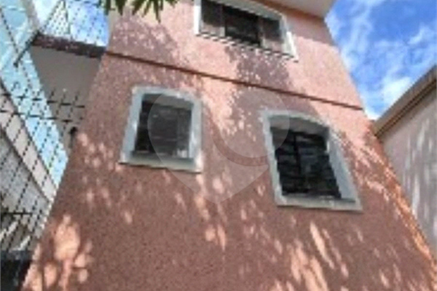 Sobrado à venda com 4 quartos em Vila Ipojuca, São Paulo, SP