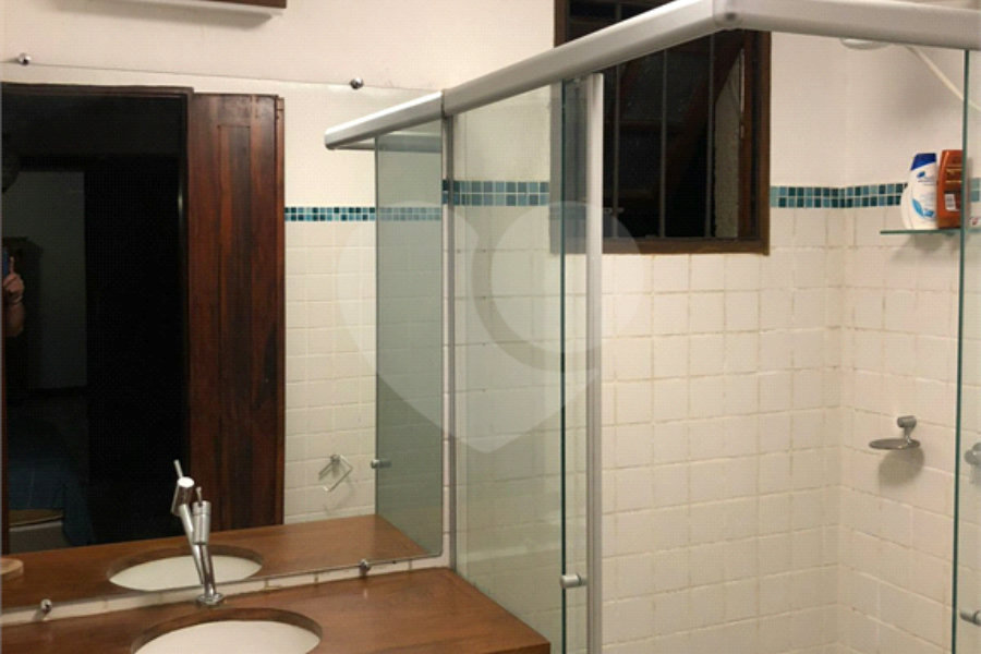 Casa à venda com 4 quartos, sendo 2 suítes,  em Barra Velha, Ilhabela, SP