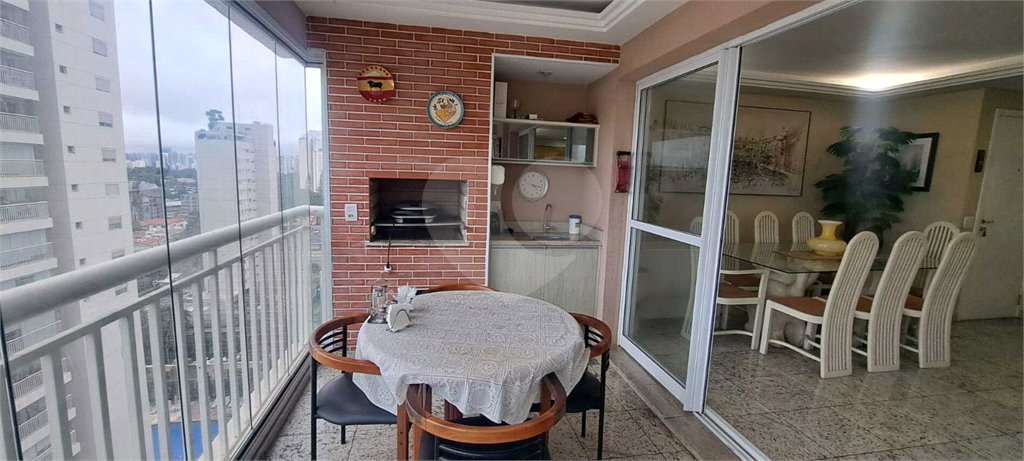 Apartamento à Venda no Campo Belo com 123m², 2 Suítes, Churrasqueira e 2 Vagas