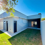 Casa à venda com 3 quartos, sendo 1 suíte,  no condomínio Cerejeiras, Araçoiaba da Serra - SP