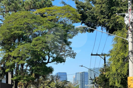 Sobrado para alugar com 5 quartos, sendo 4 suítes, em Jardim Everest, São Paulo, SP