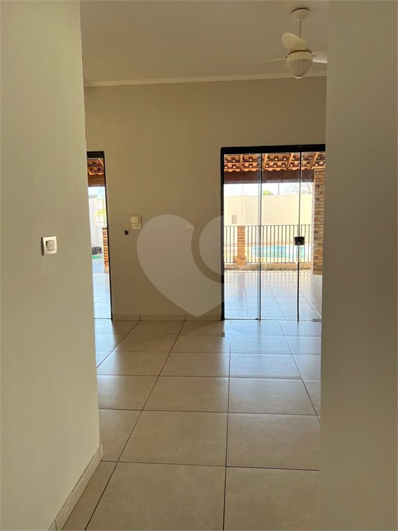 Casa à venda com 3 quartos, sendo 1 suíte, em Ipê, Três Lagoas, MS