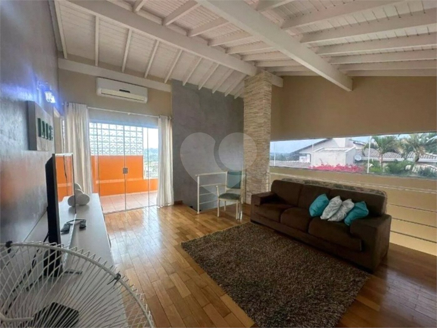Casa à venda com 3 quartos, sendo 1 suíte, no condomínio Residencial Delle Stelle, Louveira - SP