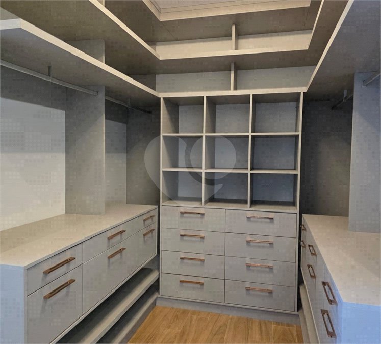 Casa à venda com 6 quartos, sendo 3 suítes, no condomínio Ibiti Royal Park, Sorocaba - SP