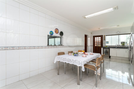 Casa à venda com 4 quartos, sendo 3 suítes, em Vila Mariana, São Paulo, SP