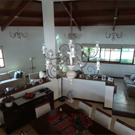 Casa à venda com 4 quartos, sendo 1 suíte, no condomínio Vale do Itamaracá, Valinhos - SP