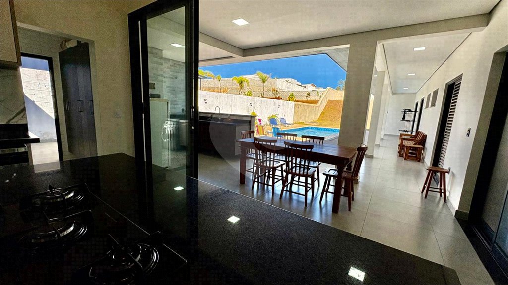 Casa à venda com 3 suítes no condomínio Village Ipanema 2, Araçoiaba da Serra - SP