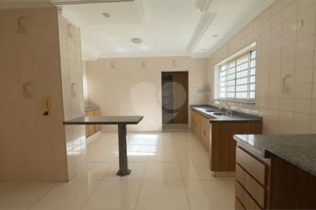 Casa para alugar com 4 quartos, sendo 3 suítes, em Vila Sfeir, Indaiatuba, SP