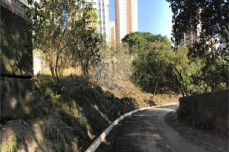 Terreno à venda em Vila Suzana, São Paulo, SP