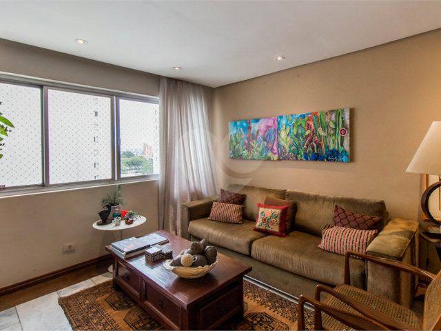 Apartamento à venda com 3 quartos, sendo 1 suíte,  em Santo Amaro, São Paulo, SP