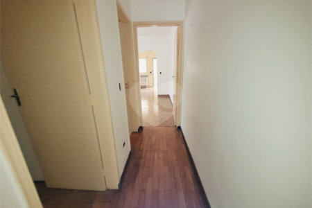 Casa à venda com 3 quartos, sendo 1 suíte, em Parque Maria Domitila, São Paulo, SP