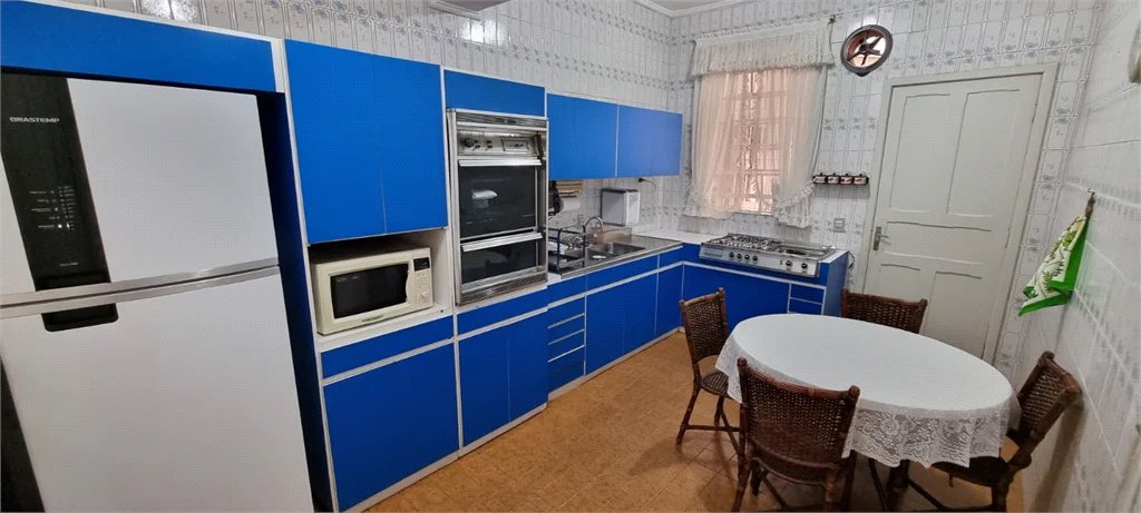 Sobrado à venda com 4 quartos, sendo 1 suíte, em Água Branca, São Paulo, SP