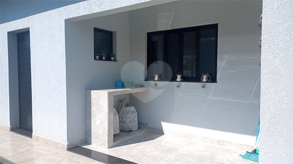 Casa à venda com 3 quartos, sendo 1 suíte, no condomínio Village da Serra, Araçoiaba da Serra - SP