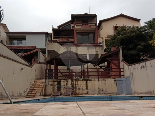 Sobrado à venda com 4 quartos, sendo 3 suítes,  em Horto Florestal, São Paulo, SP