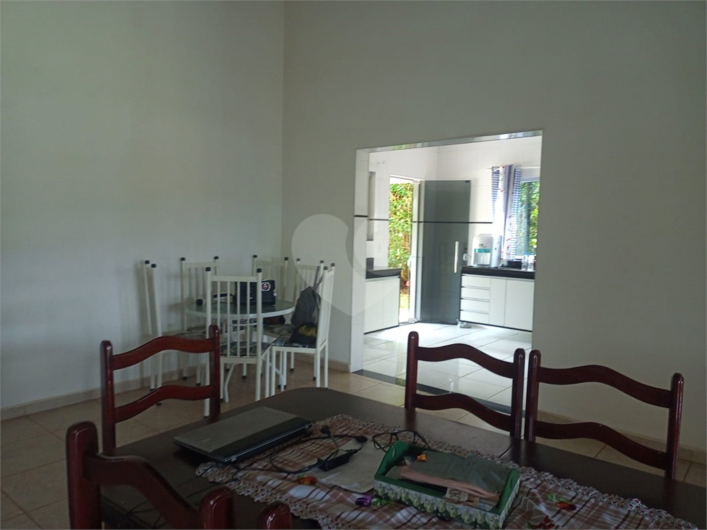 Casa à venda com 4 quartos, sendo 1 suíte,  no condomínio Village da Serra, Araçoiaba da Serra - SP