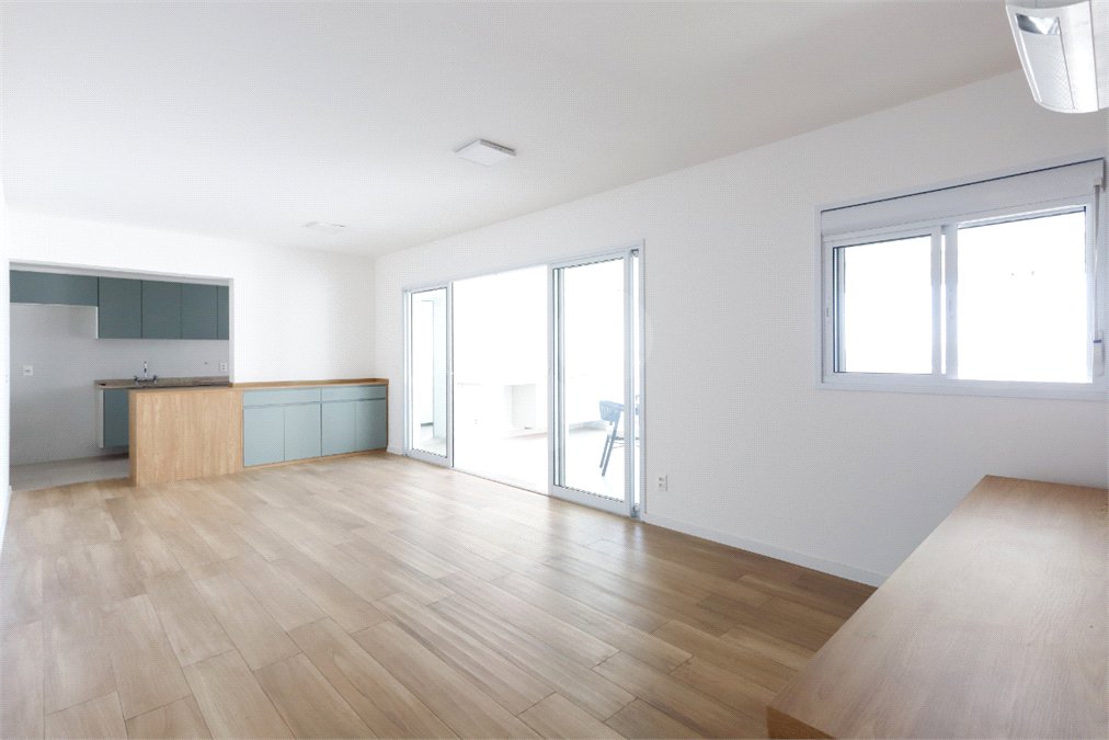 Apartamento à venda com 3 suítes em Vila Anastácio, São Paulo, SP