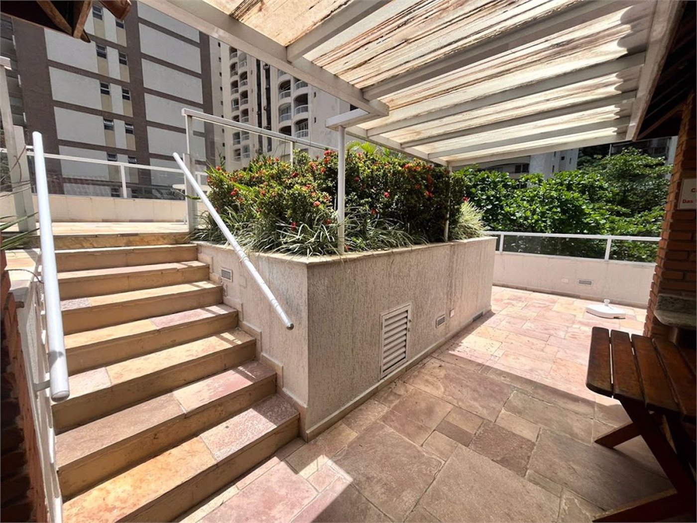 Apartamento com 3 dormitórios à venda, 100 m² por R$ 650.000,00 - Pitangueiras - Guarujá/SP