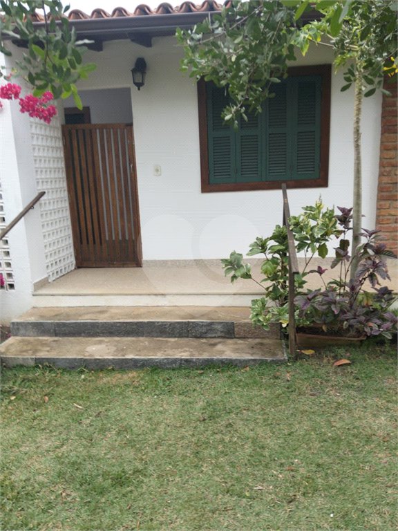 Casa em condomínio à venda com 3 quartos, sendo 2 suítes, em Portinho, Cabo Frio, RJ