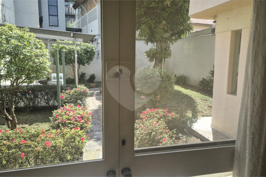 Casa à venda com 4 quartos, sendo 3 suítes, no condomínio Chácara das Rosas, São Paulo - SP