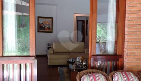 Casa à venda com 4 quartos, sendo 2 suítes, no condomínio Ypê Branco I, São Paulo - SP