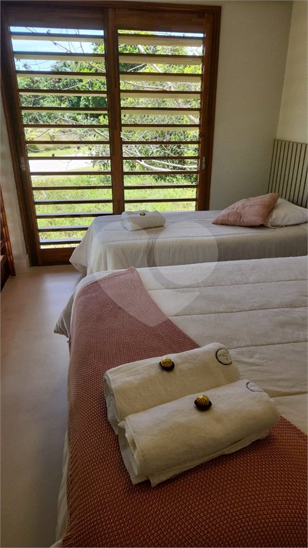 Casa à venda com 4 quartos, sendo 2 suítes,  no condomínio Praia Bella, Mata de São João - BA