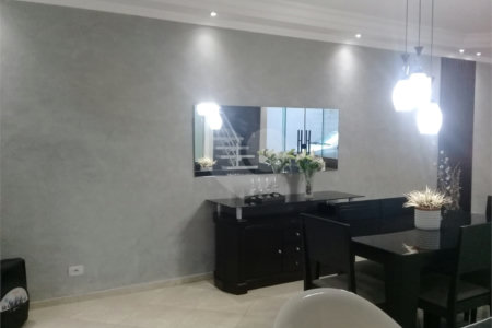 Sobrado à venda com 2 quartos, sendo 1 suíte, em Cidade Boa Vista, Suzano, SP
