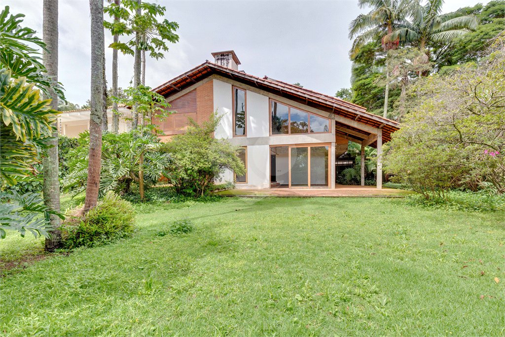Sobrado à venda ou para alugar com 5 quartos, sendo 2 suítes, em Jardim Cordeiro, São Paulo, SP
